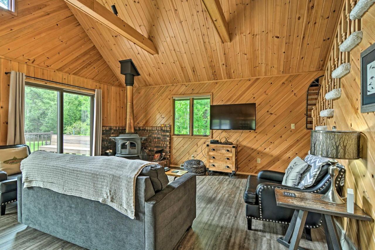 Riverfront Traverse City Cabin Fish, Kayak And Tube Bagian luar foto