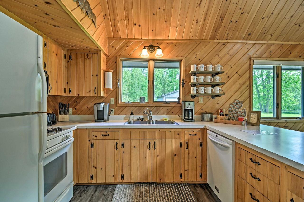 Riverfront Traverse City Cabin Fish, Kayak And Tube Bagian luar foto