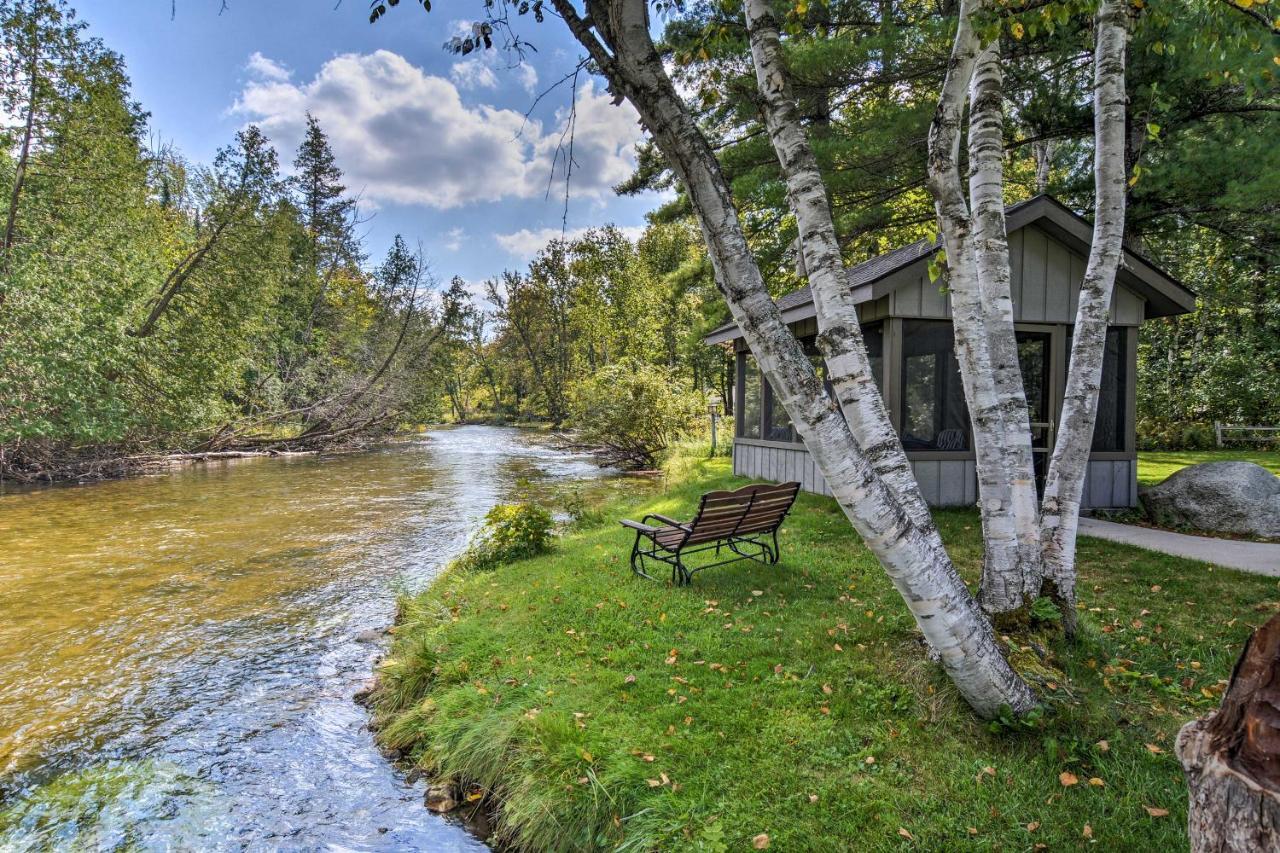 Riverfront Traverse City Cabin Fish, Kayak And Tube Bagian luar foto